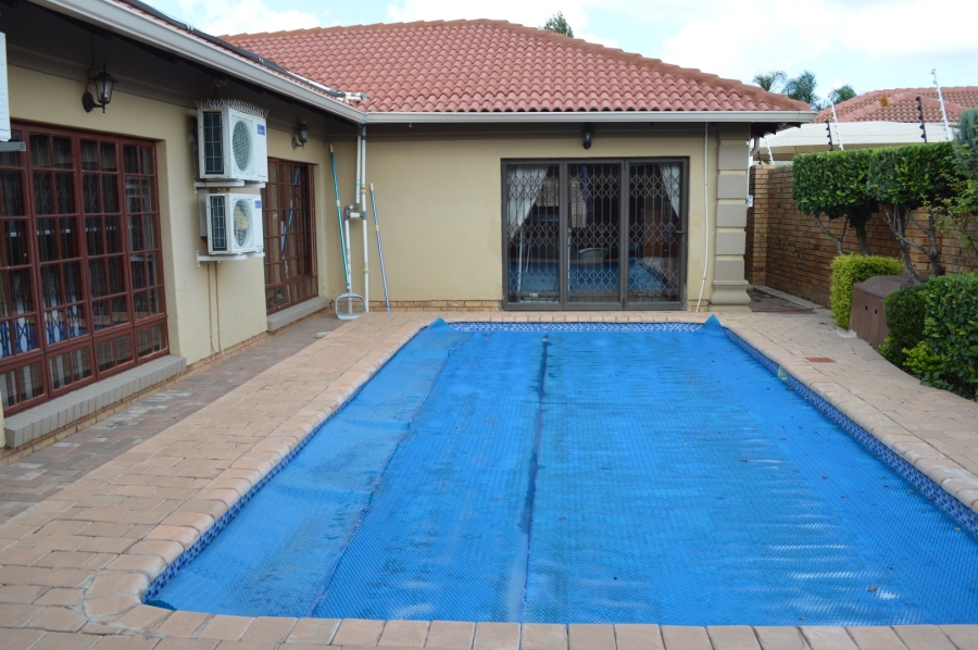 4 Bedroom Property for Sale in Flamwood North West